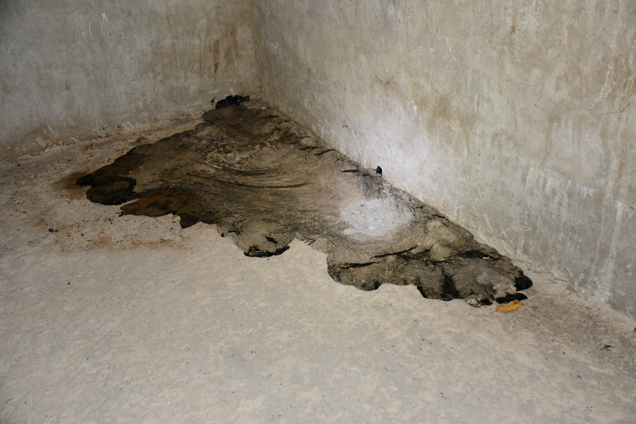 Tar leaked onto floor